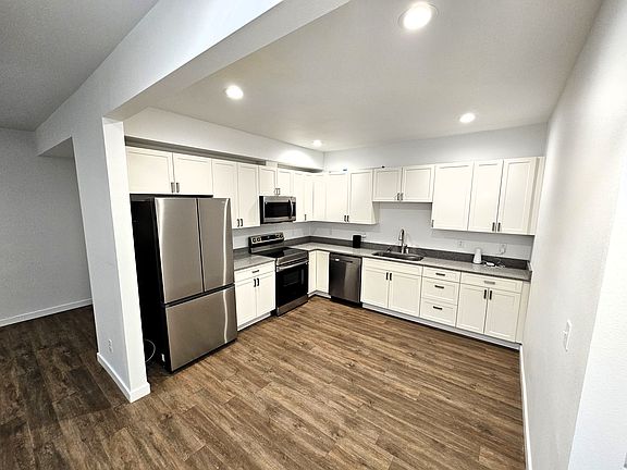 4th image of 516 Wells Ave S APT C