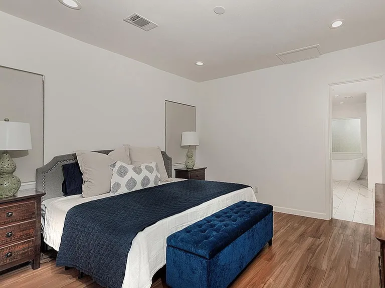 4007 Markham St — Photo 15