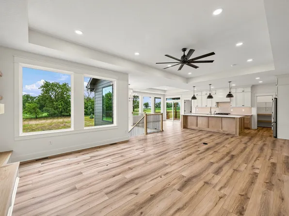 1408 Trail Creek Rd, Huxley, IA 50124