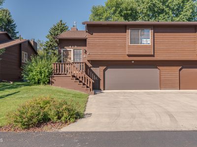 415 E Brandon Dr, Bismarck, ND, 58503