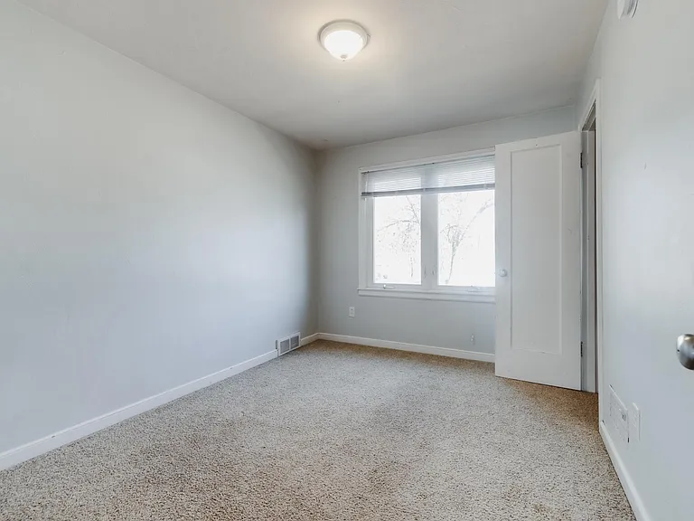 1222 9th St NE #UPSTAIRS — Photo 14