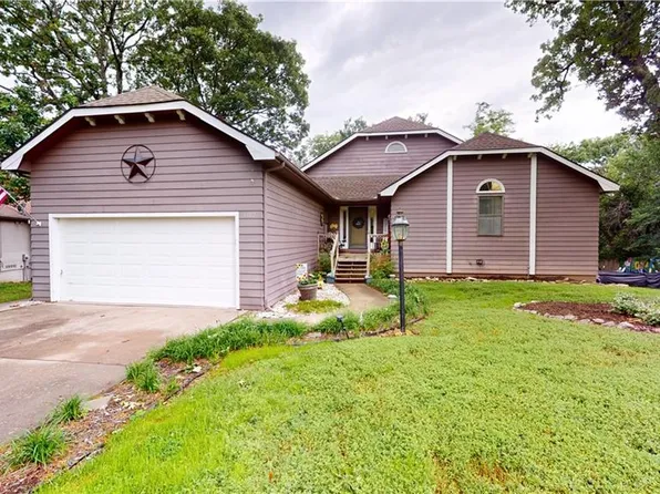 1402 W Wight St, Nevada, MO 64772