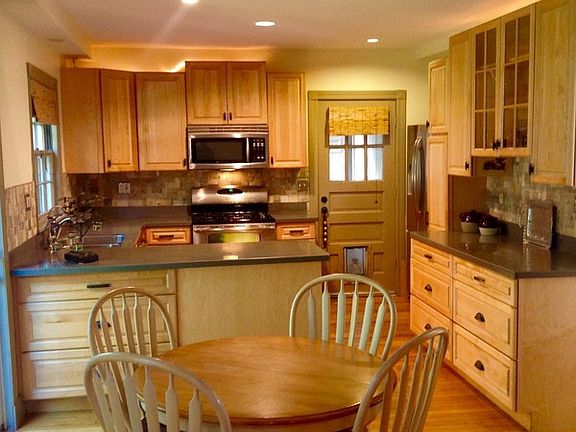 Open Concept Kitchen : You decide how you want to use the space. Lots of options!