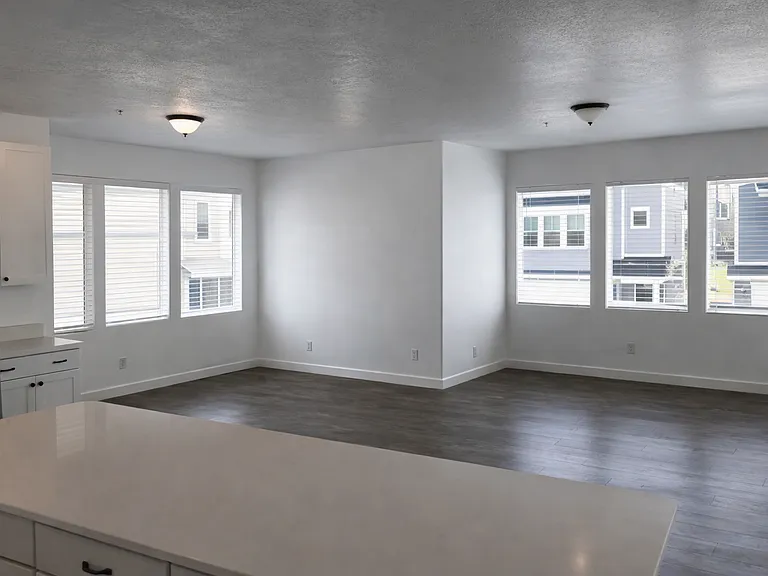 858 W Shelton Way — Photo 3