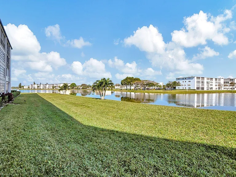 1047 Exeter Dr #C — Photo 15