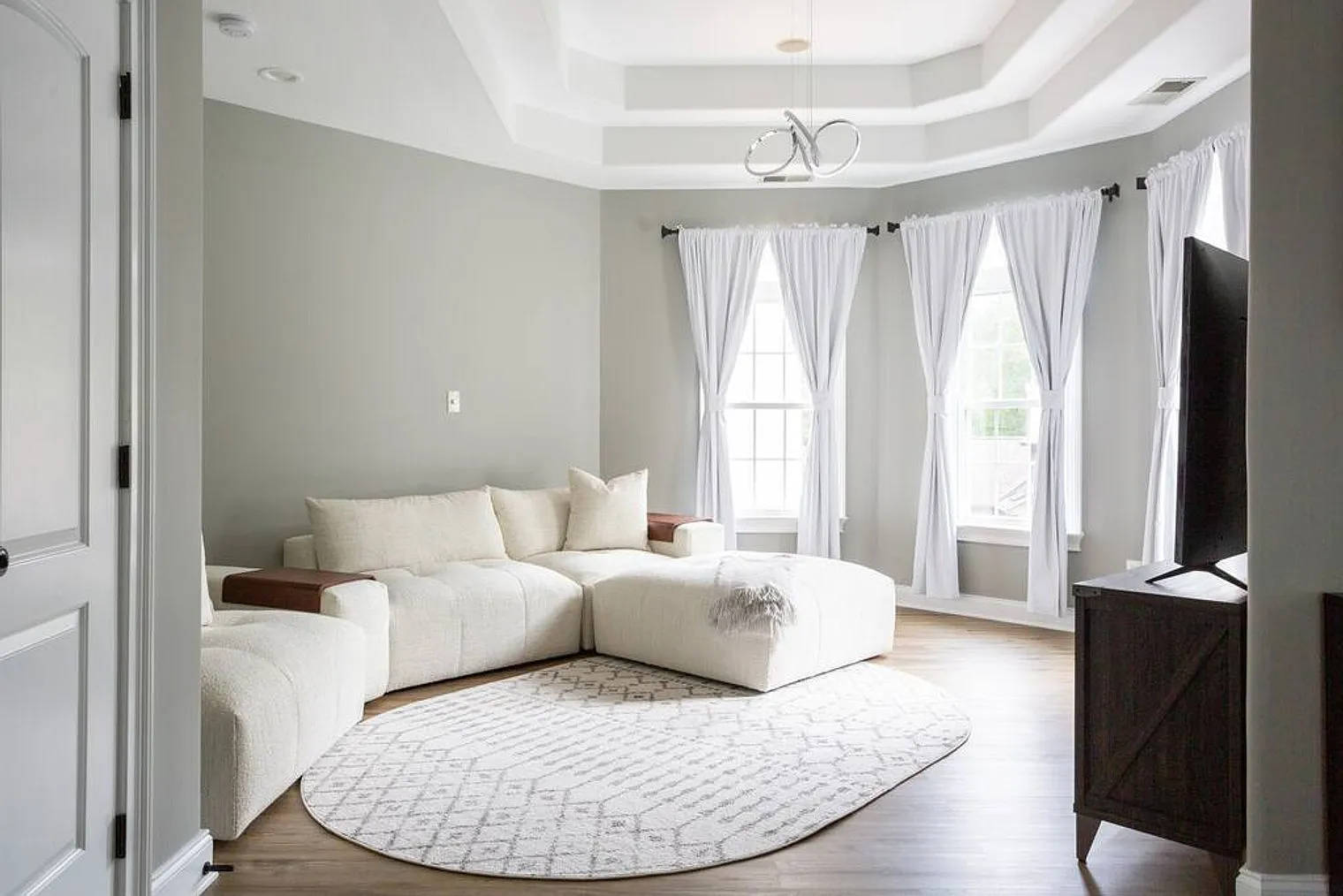 6 bed, 5.0 bath, 7523 sqft, $25,667 — Photo 4