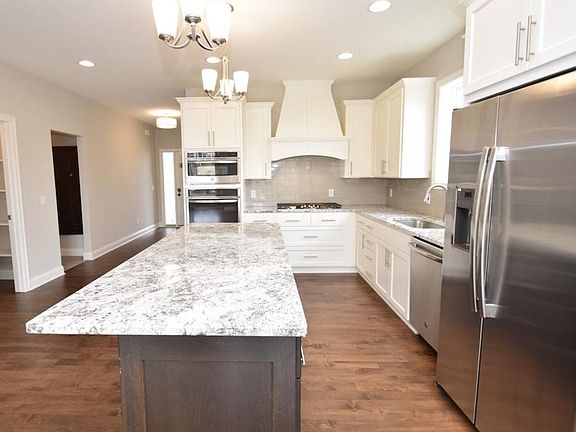 2nd image of 4585 Zircon Ln N