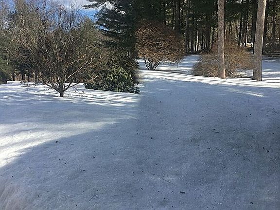 3rd image of 44 Candlewood Dr