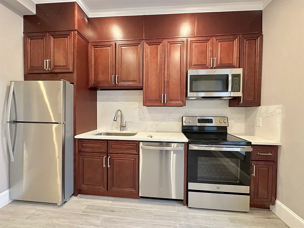 2 bed, 1.0 bath, $3,200 — Photo 2