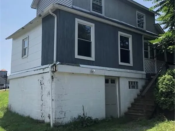 220 2nd St, Leechburg, PA 15656