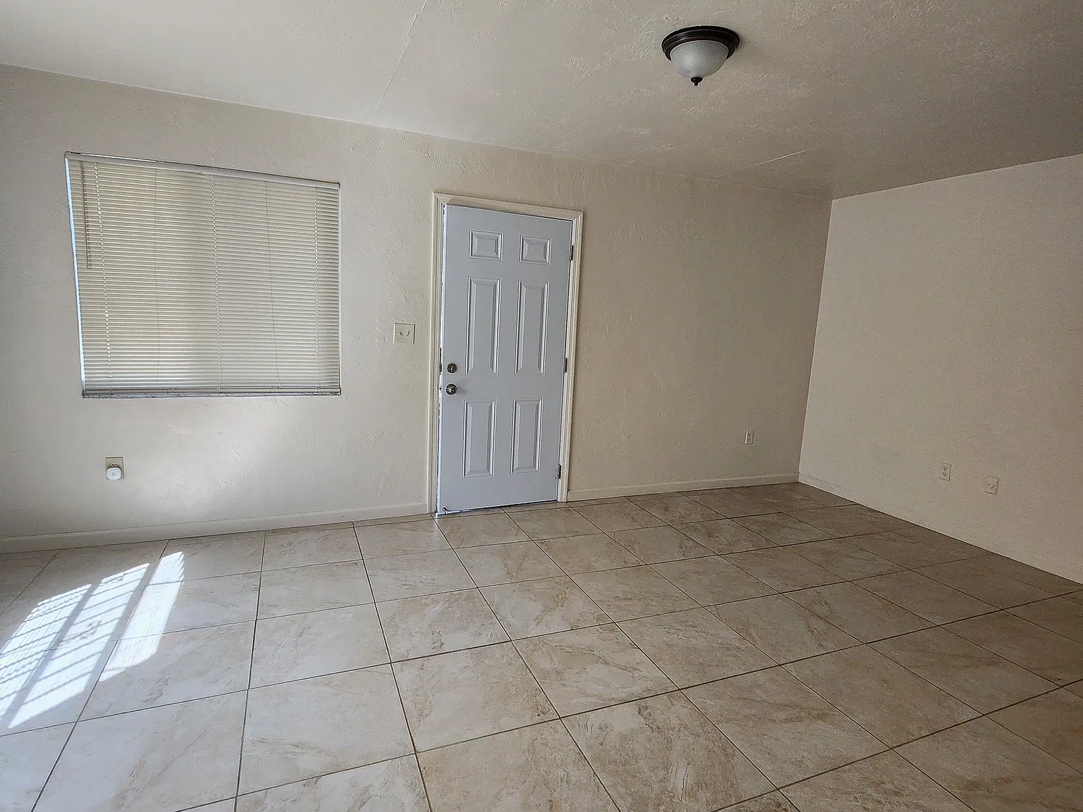 2 bed, 1033 sqft, $2,100 — Photo 4