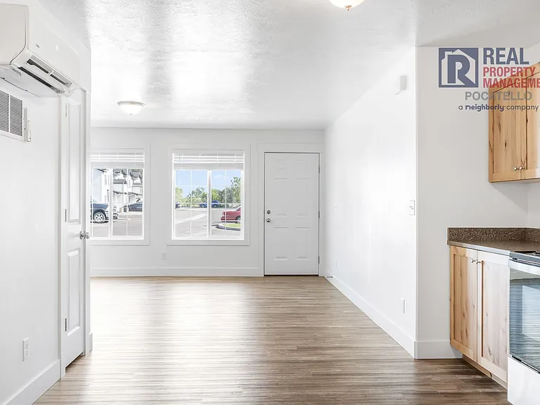 251 W Linden #BLD9 — Photo 5