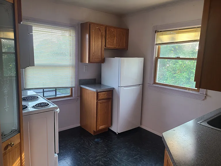 702 Sterling St — Photo 13