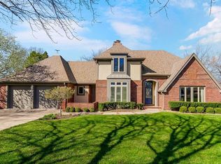 7518 Canterbury Ct, Prairie Village, KS 66208