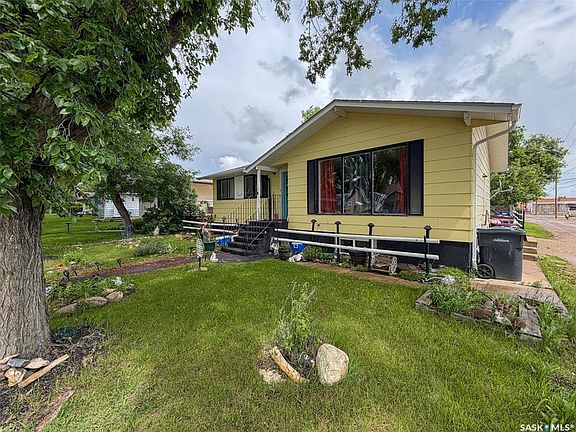 2nd image of 336 2nd STREET W