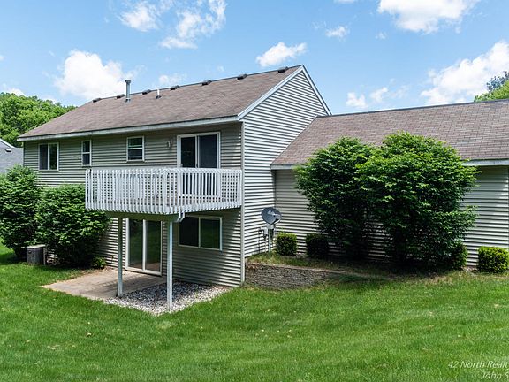 3rd image of 4847 Paramount Dr NE