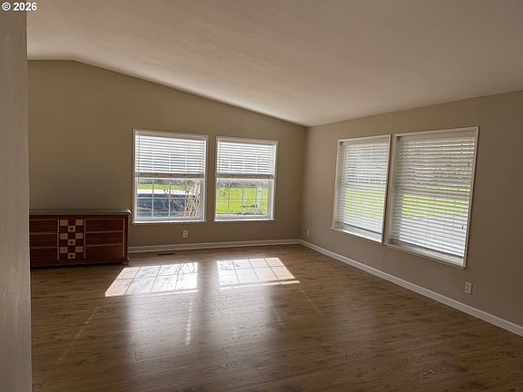 4th image of 141 River Ridge Ave