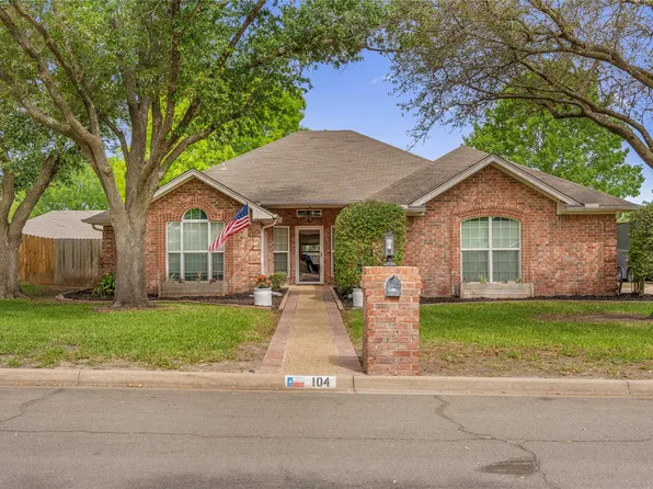 104 Whispering Meadows Dr, Hewitt, TX 76643