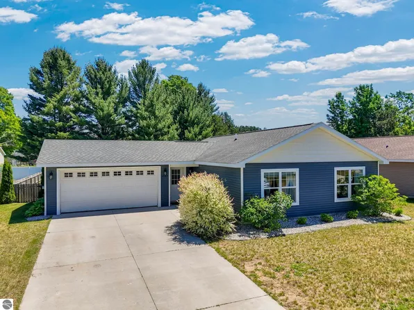 2033 Woodside Trail Ct, Traverse City, MI 49685