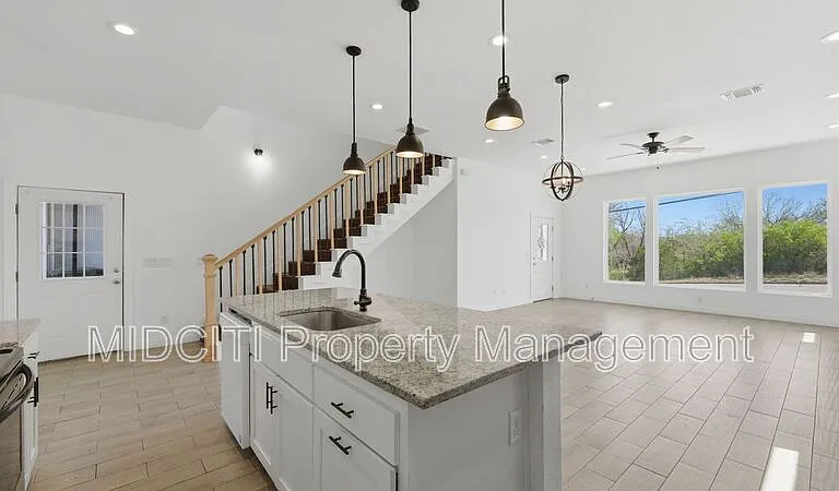 893 E Mather St — Photo 11
