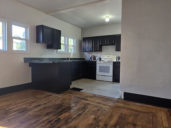 2nd image of 409 Corunna Ave