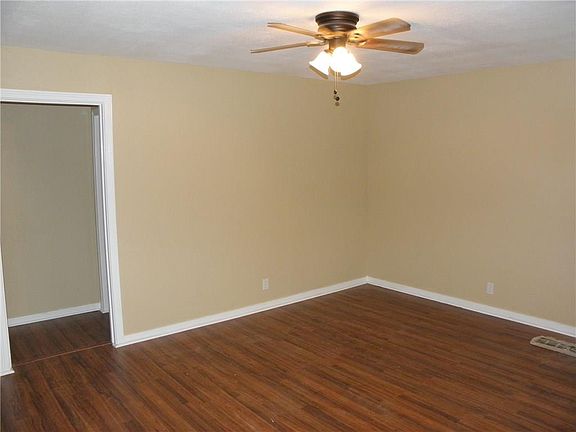 3rd image of 1710 Sewell St