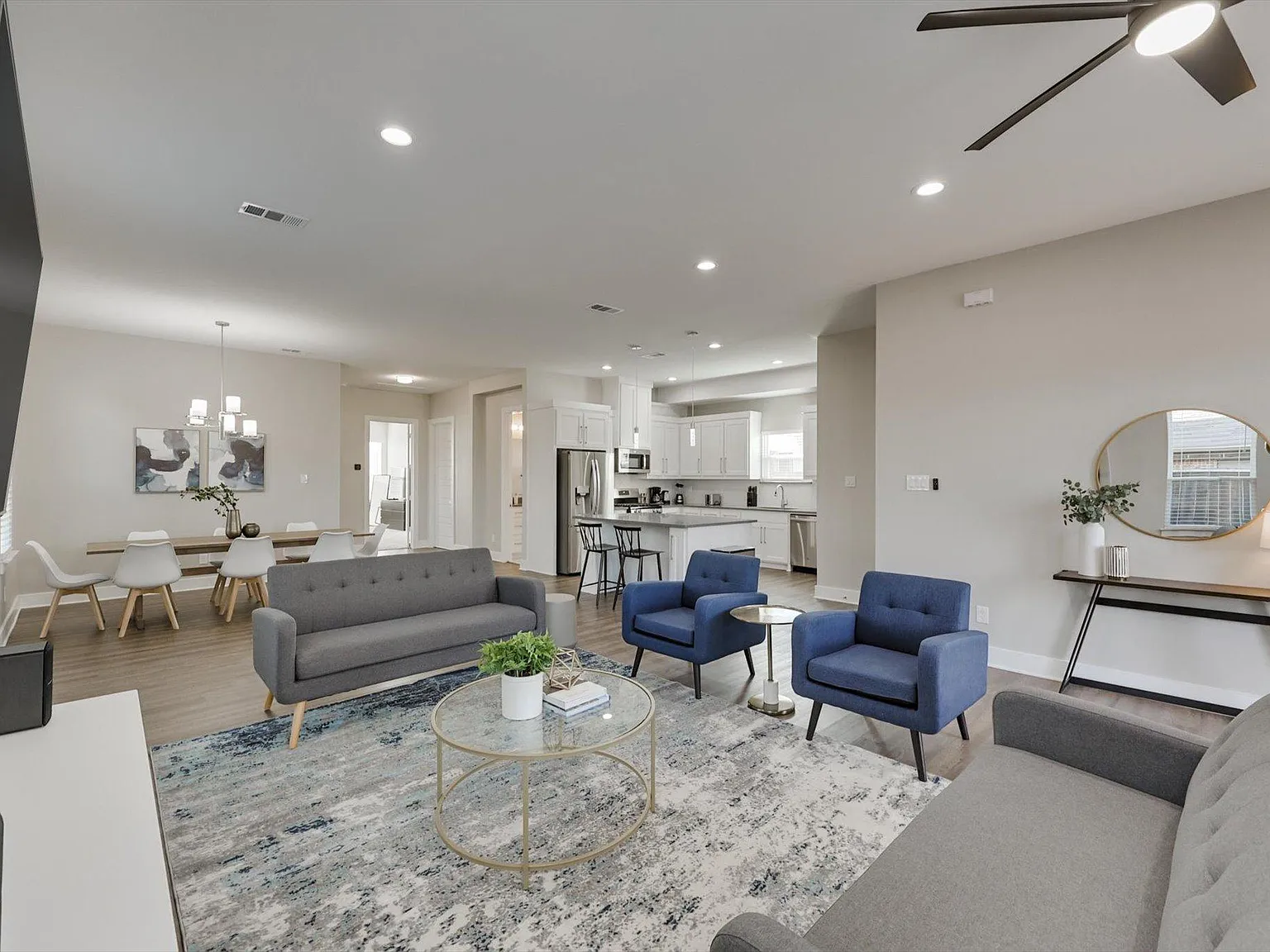 5 bed, 2375 sqft, $8,250 — Photo 2