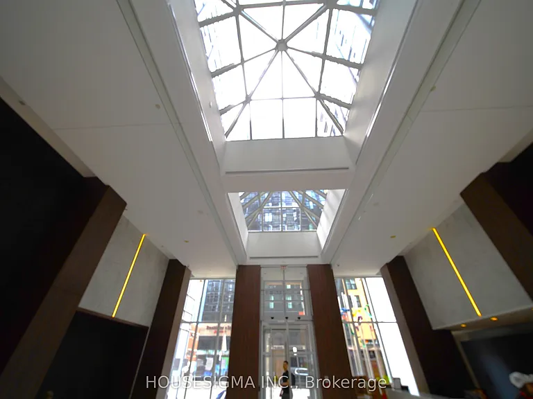 270 Wellington St W #222 — Photo 17