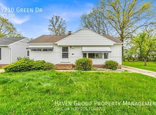 29210 Green Dr, Willowick, OH 44095