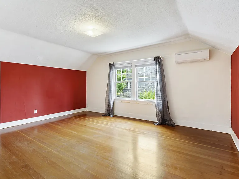 2567 NW Raleigh St — Photo 26