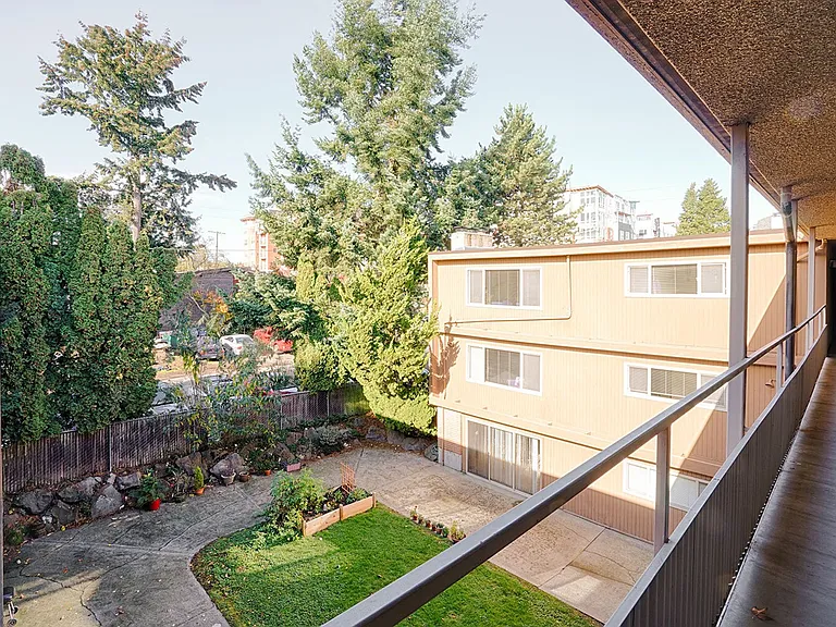 12048 32nd Ave NE — Photo 3