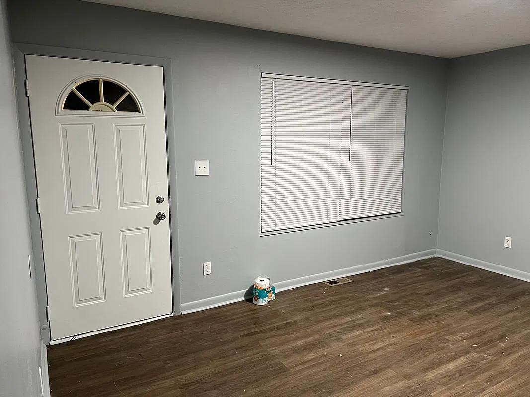 3 bed, 1.0 bath, 962 sqft, $1,100 — Photo 3