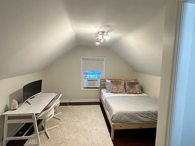 Upstairs bedroom #4 HVAC throughout however window AC units also available for extra hot days