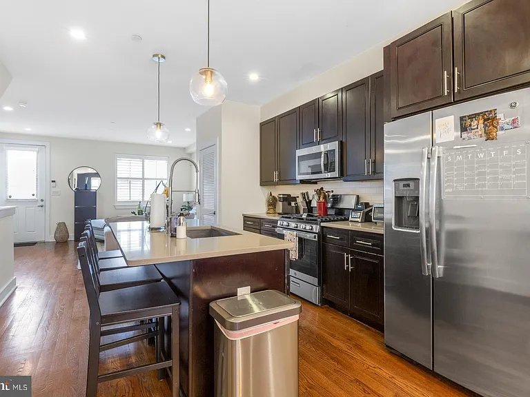 1909 E Hagert St #1 — Photo 6