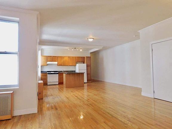 3rd image of 1902 A C Powell Blvd APT 6B