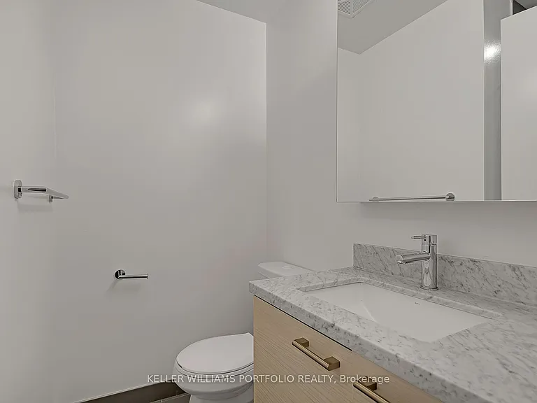 2221 Yonge St #1106 — Photo 4