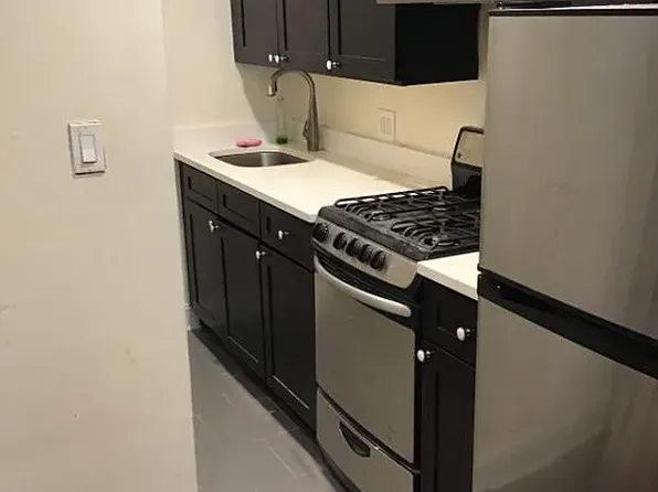 155 East 30th Street image 3 of 10