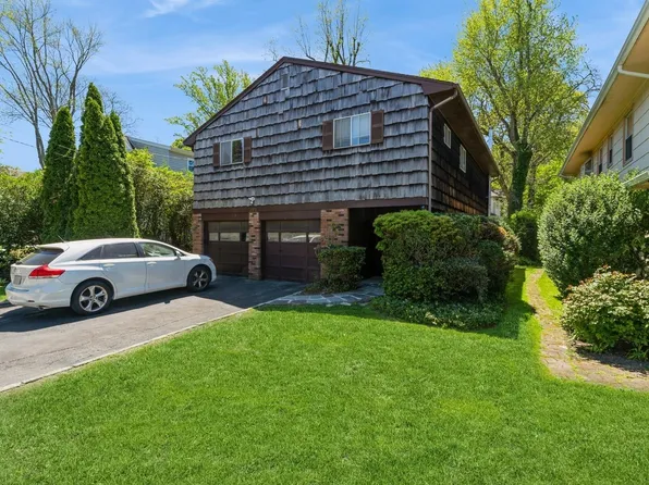 172 Steamboat Road, Great Neck, NY 11024