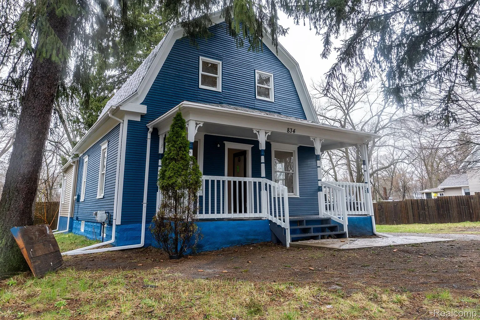 834 N Brown St photo 1