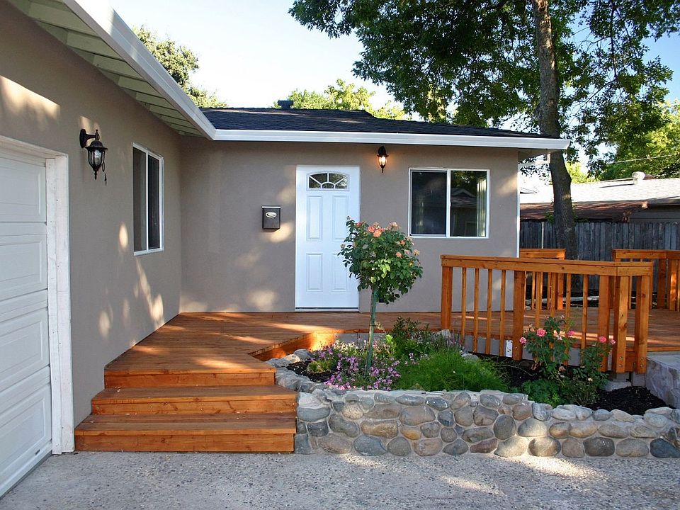 Nice curb appeal, new stucco, new roof, new windows.