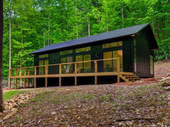 2799 Buckeye Dr, Cosby, TN 37722