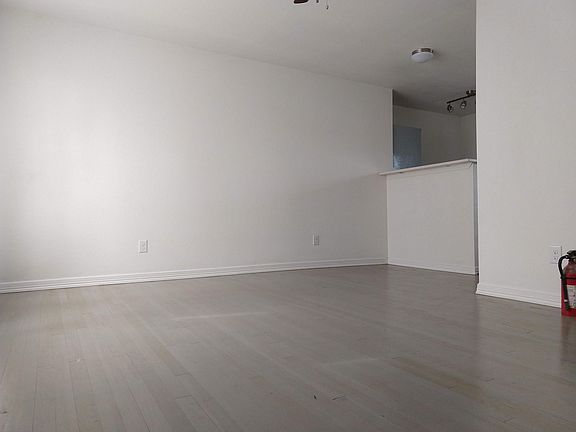 4th image of 2623 Cincinnati Ave