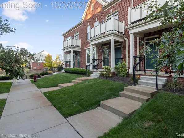 1106 Fountain View Cir, South Lyon, MI 48178