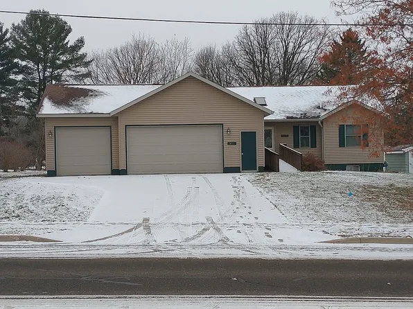 985 8th Ave, Cumberland, WI 54829