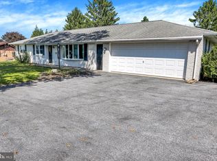 1227 Lebanon Rd, Manheim, PA 17545