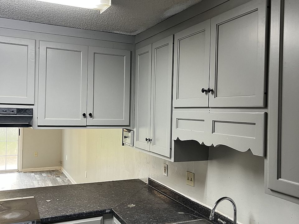 2nd image of 11 Pinedale Cir