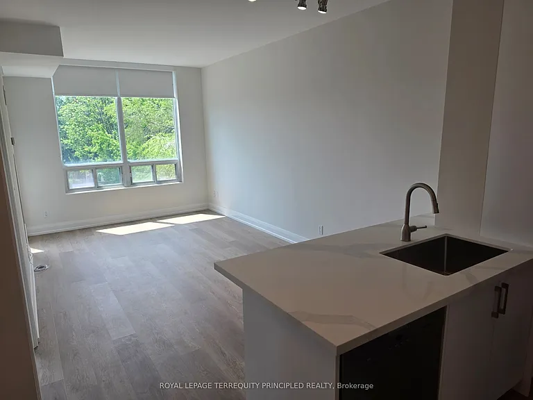 3391 Bloor St W #301 — Photo 7