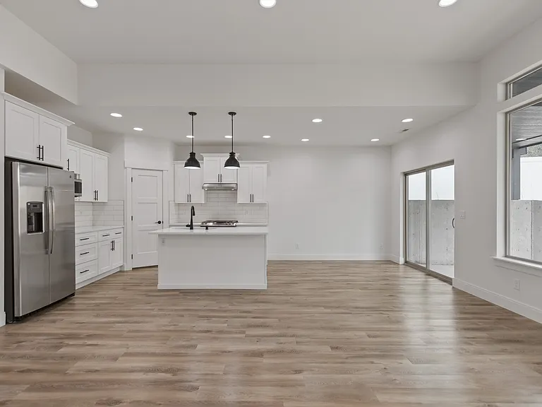 16501 N Columbus Dr — Photo 10