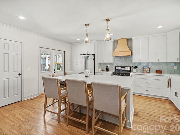5th image of 3633 Conway Ave