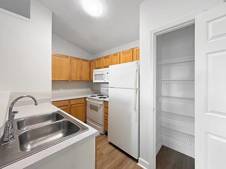 Cross Lake Apartments — Photo 100
